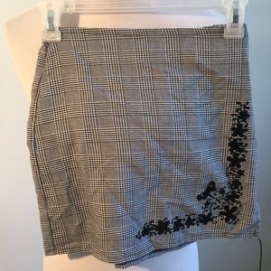 Expressions Houndstooth Skirt